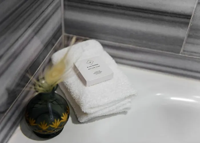 Hostwise - The Washington At Chatham - Free Parking, Private Gym, More! Appartement